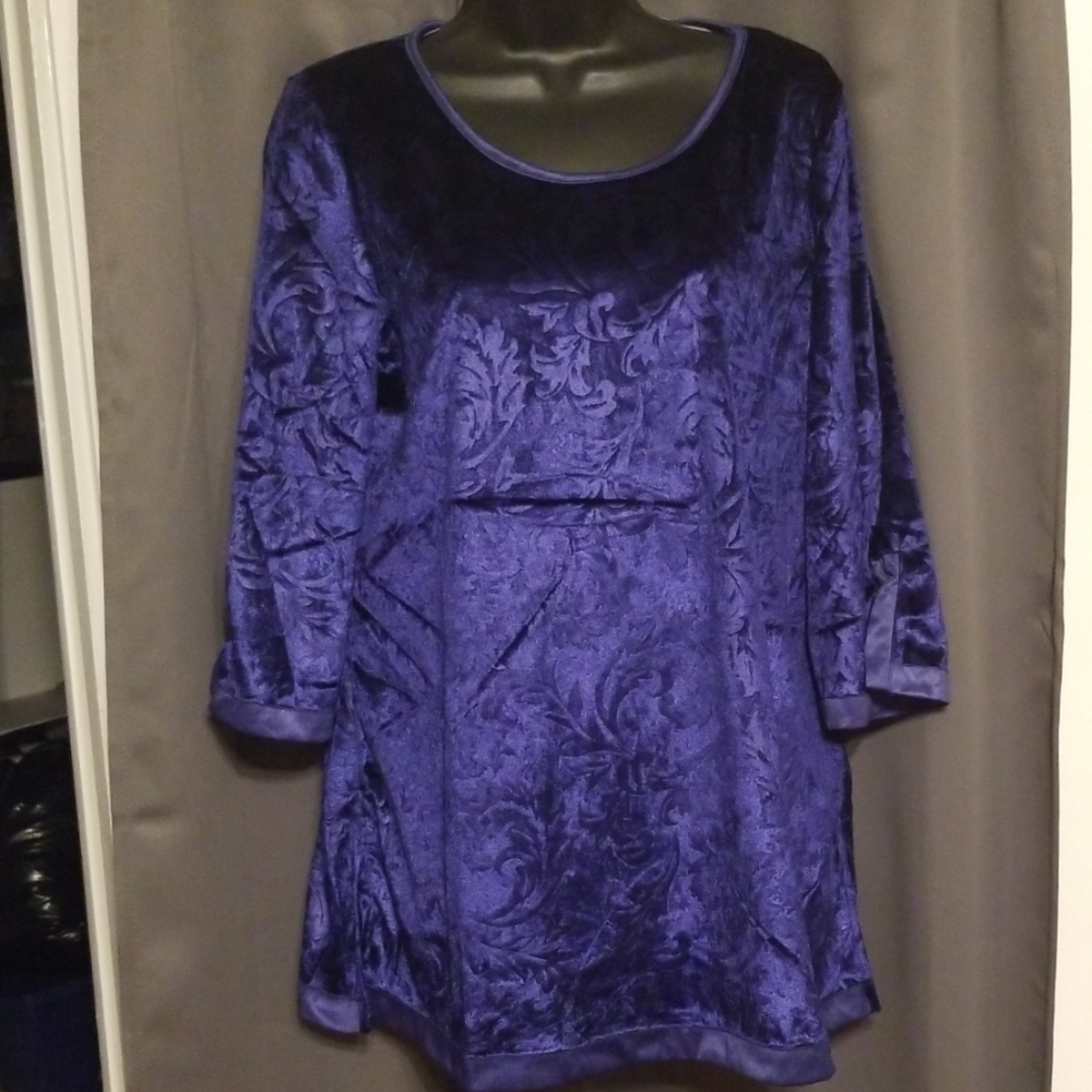 Woman's velvety, paisley embossed blouse size S